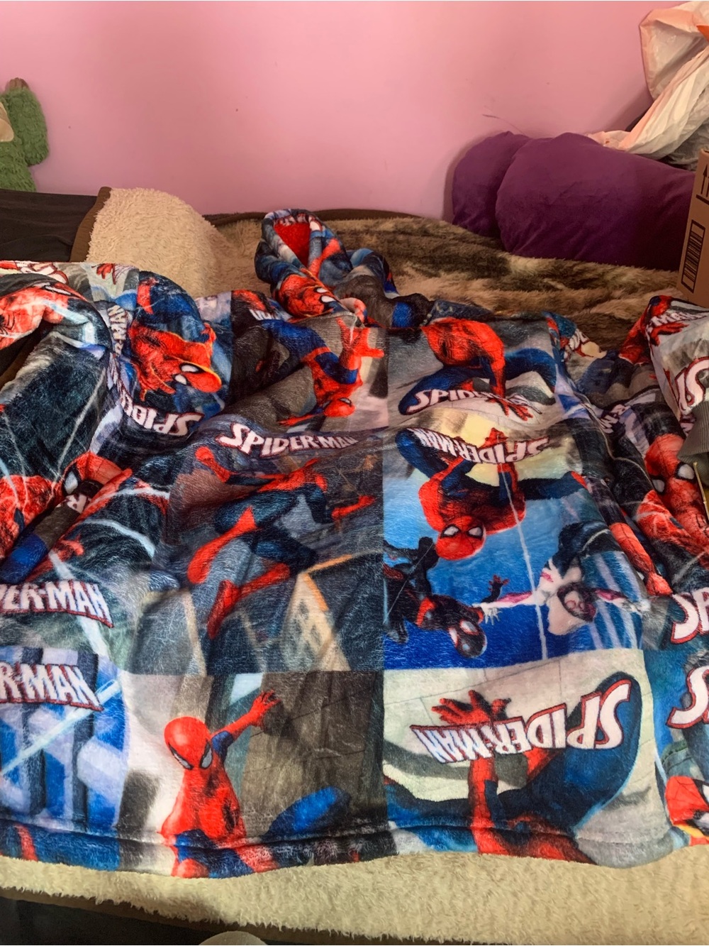 Kid’s Oversized Marvel Spider-Man Plush Hooded Jacket - Picture 4 of 5